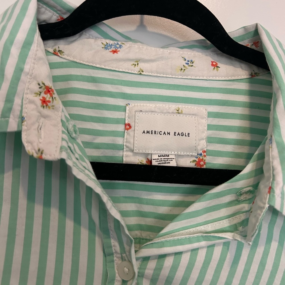 American Eagle Cropped Button Down Shirt Green White Striped - Picture 2 of 3